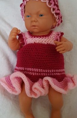 Jolie robe rose et son bonnet