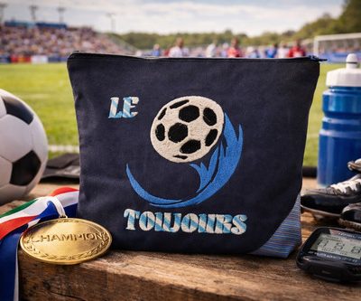 Trousse brodée sport "Plein But"