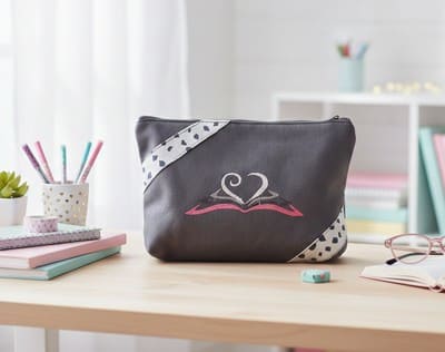 Trousse brodée L'envol le cœur du savoir