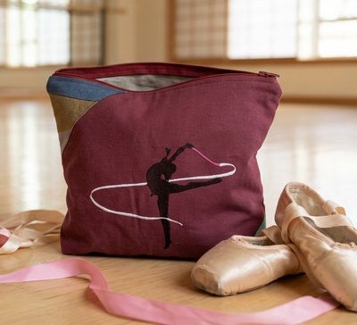 Trousse brodée sport "L'Ondulation Infinie"