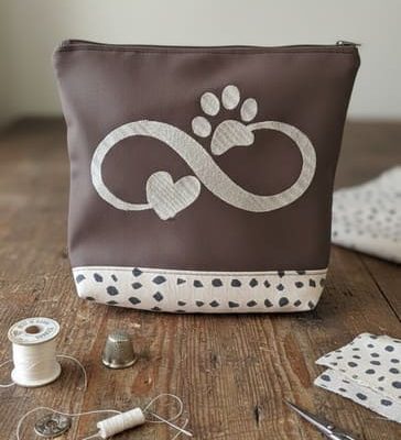 Trousse brodée infini "L’Éclat de l’Infini"